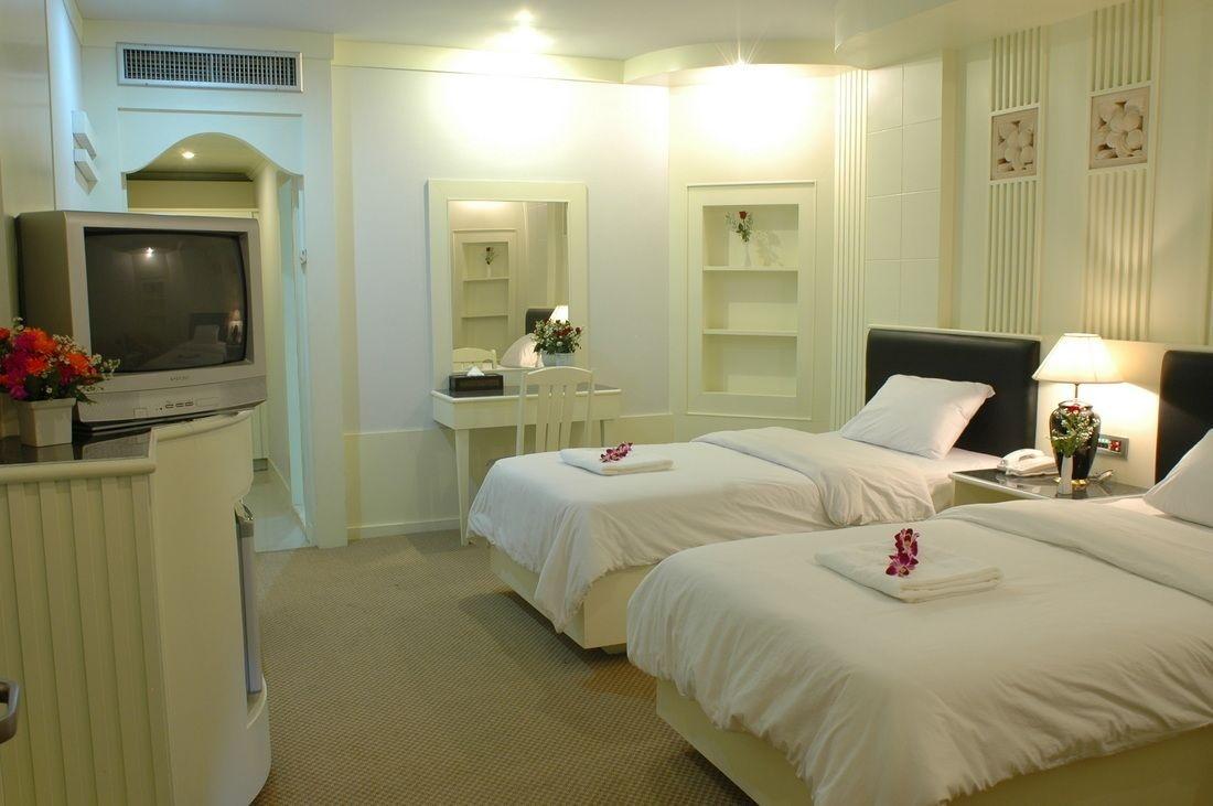 The Rich Hotel Nonthaburi Exteriör bild