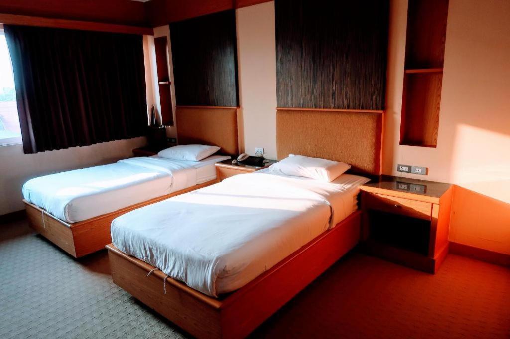 The Rich Hotel Nonthaburi Exteriör bild