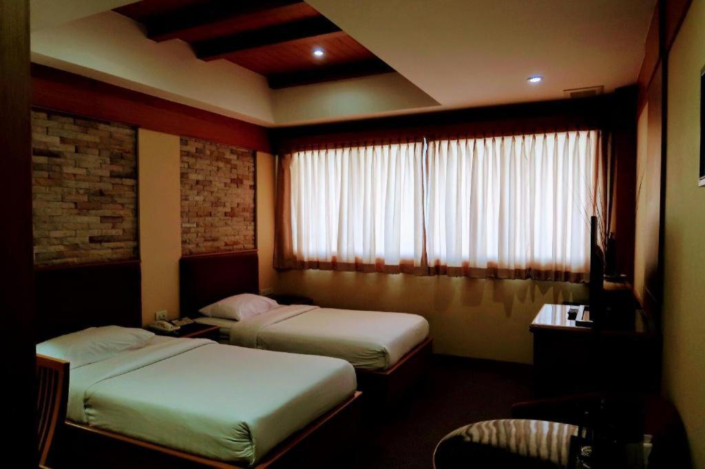 The Rich Hotel Nonthaburi Exteriör bild