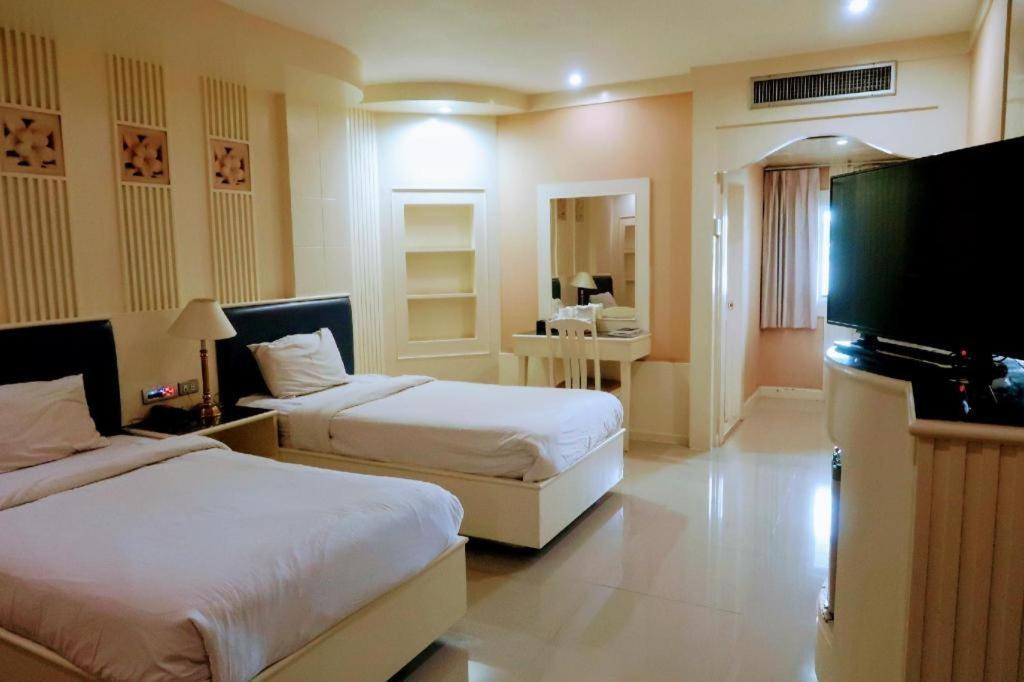 The Rich Hotel Nonthaburi Exteriör bild