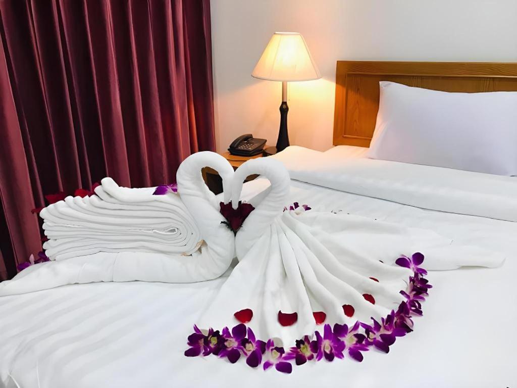 The Rich Hotel Nonthaburi Exteriör bild