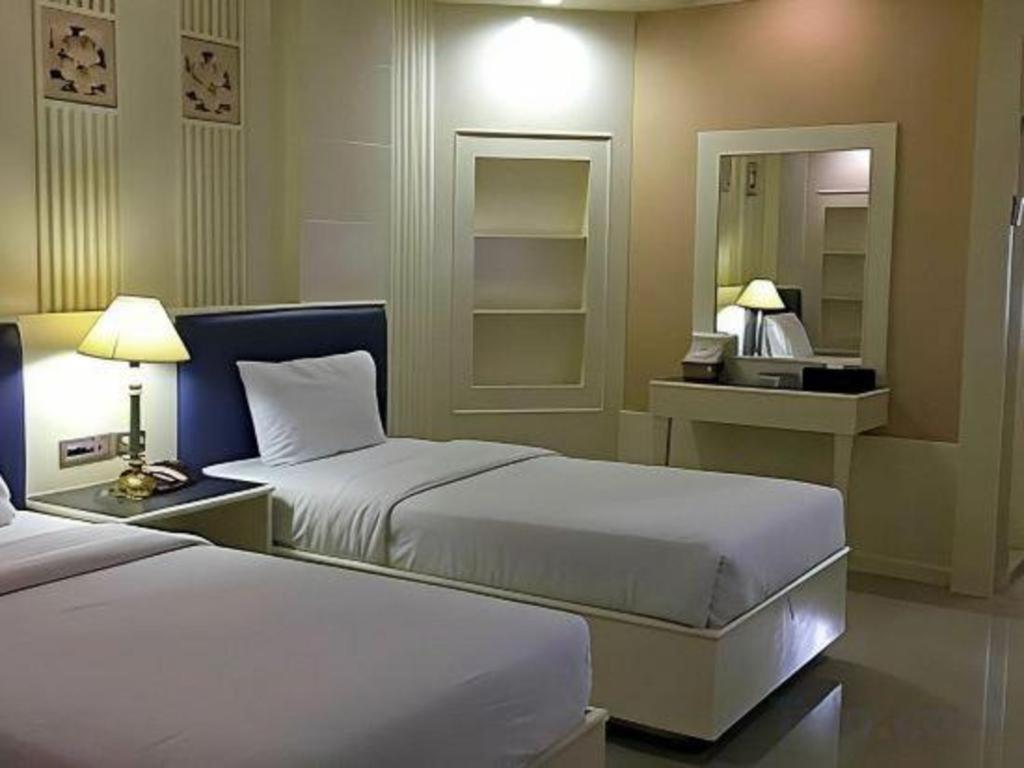 The Rich Hotel Nonthaburi Exteriör bild