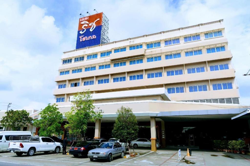 The Rich Hotel Nonthaburi Exteriör bild