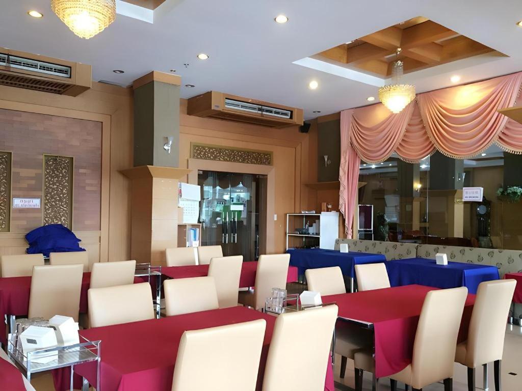 The Rich Hotel Nonthaburi Exteriör bild